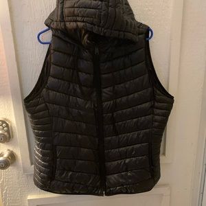 Black puffer vest with hood XL